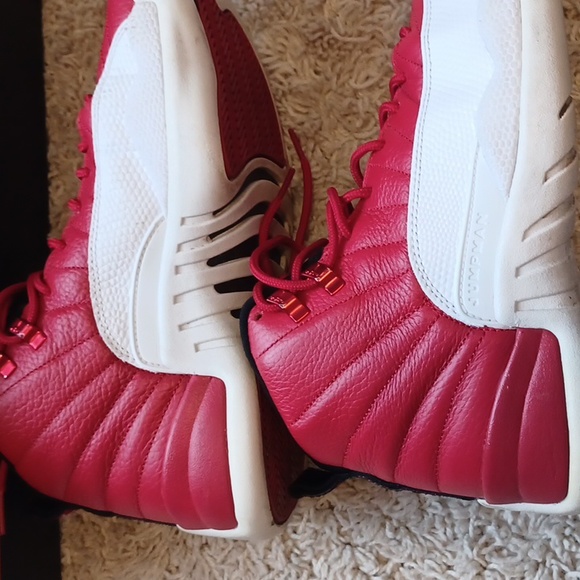 EUC Air Jordan 12 Retro Size 8 Red / White - Picture 10 of 16